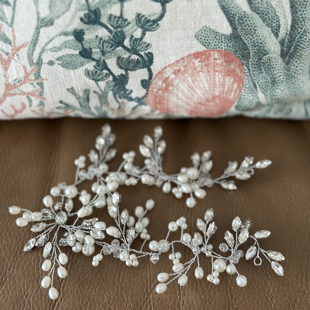 Elegant Silver and Pearl Hair Accessory
